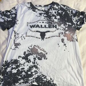 Wallen Graphic T-Shirt in Black and White